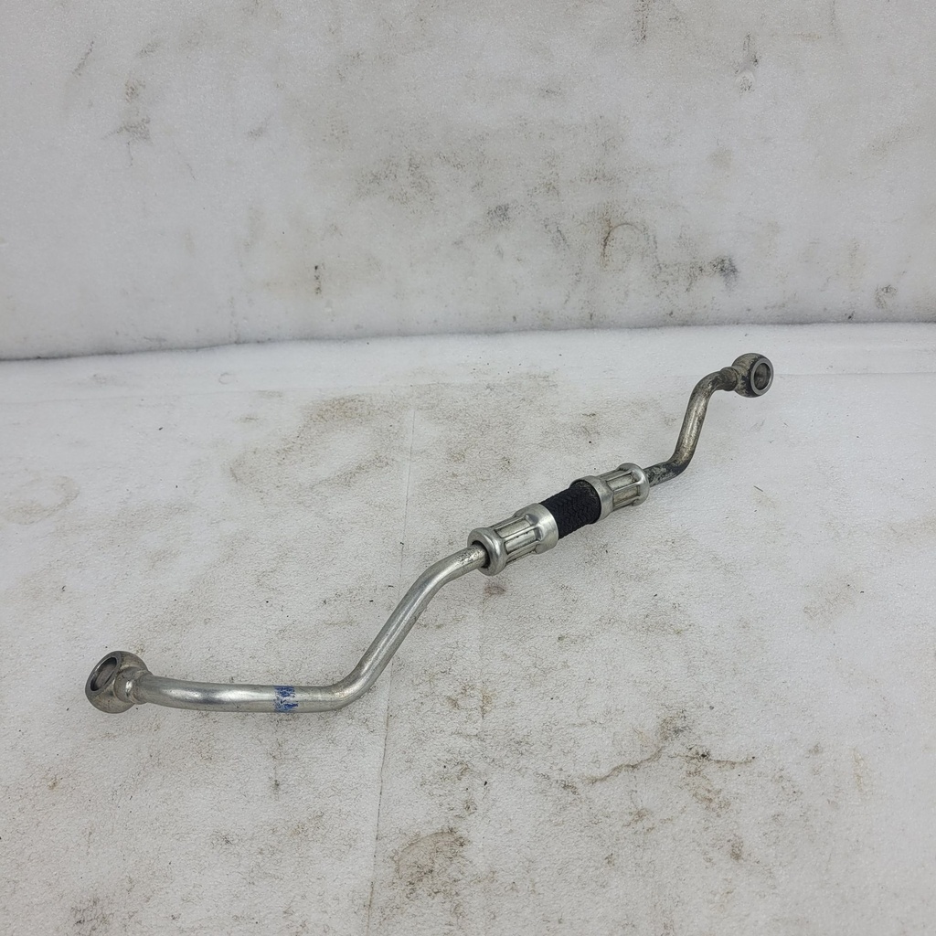 oil inlet pipe