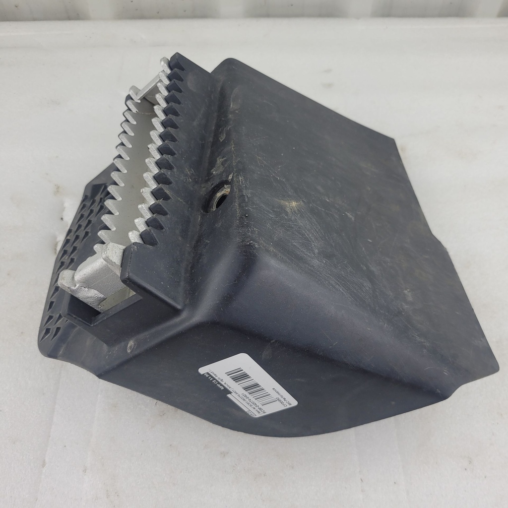 ( New ref 9CSV-042074-6401 ) block, right hand footrest