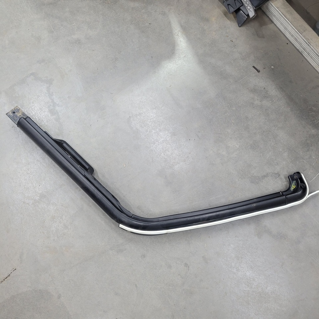 cab frame weld, front, right, m