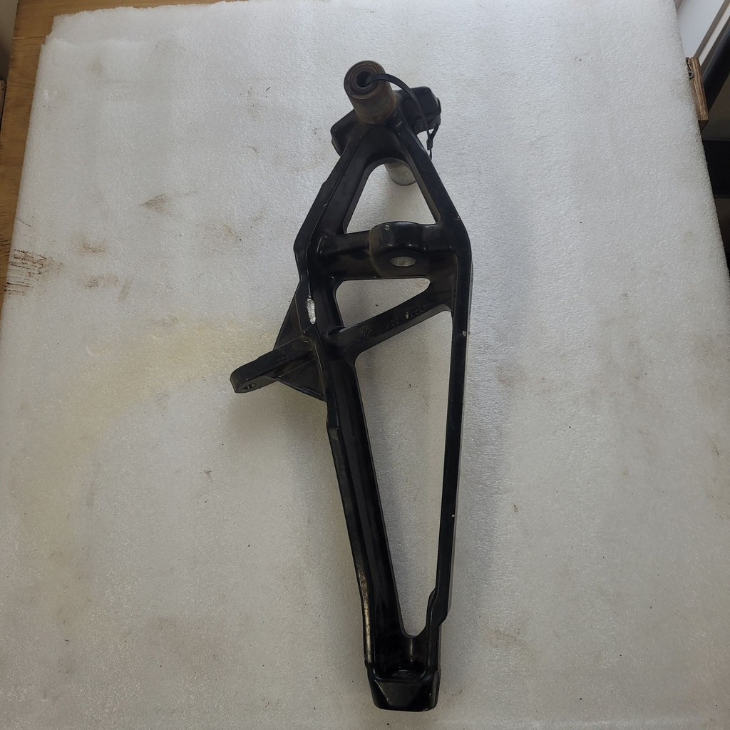 spindle, steering - right - black (inc. two no. 7)