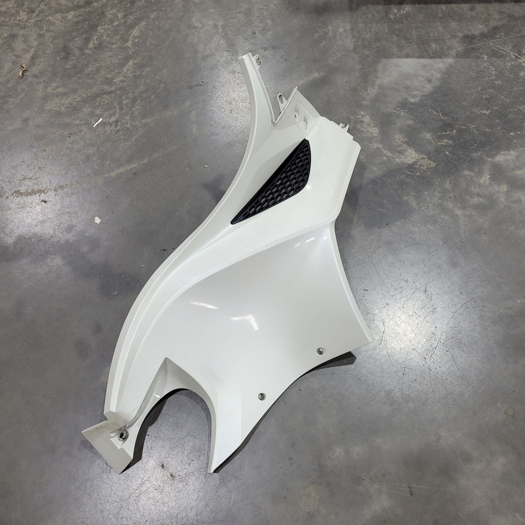 (new ref. 705006212) rh upper side panel, white pearl