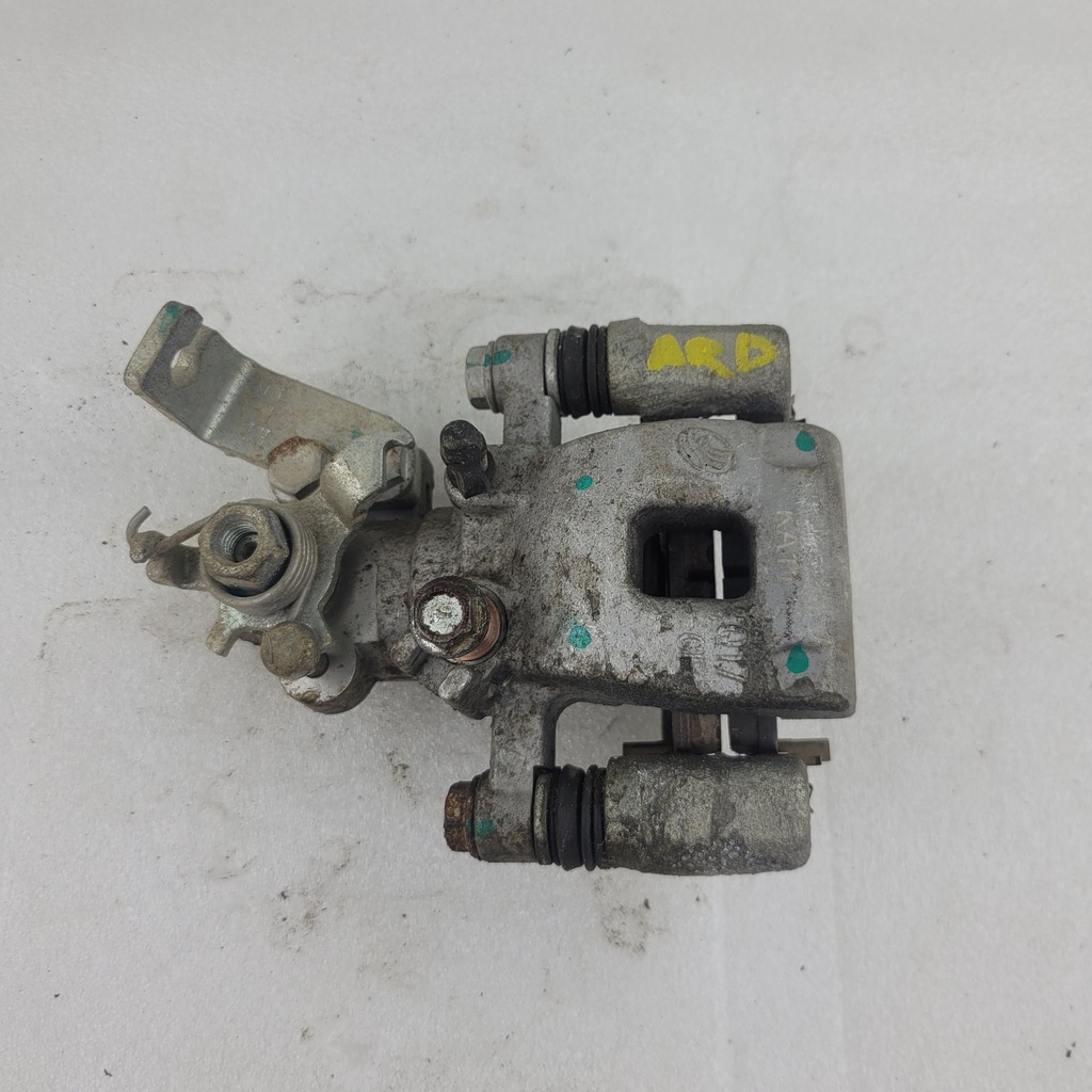 (new ref. 9dsv-081060-b000) rear brake caliper, rh sintered pad