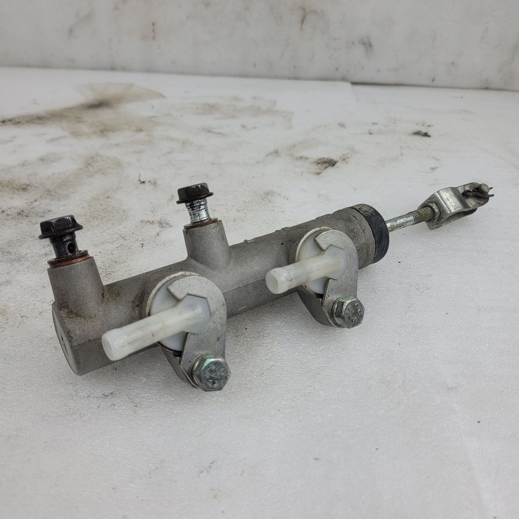 (new ref. 7020-081010) master cylinder