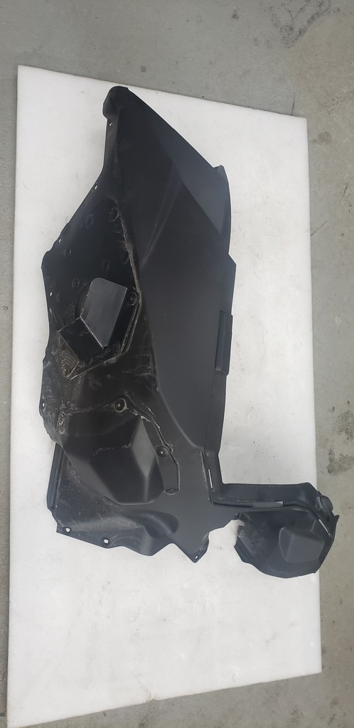plate, skid - right - black (inc. two no. 3, 18-21, 24, and 31-37)