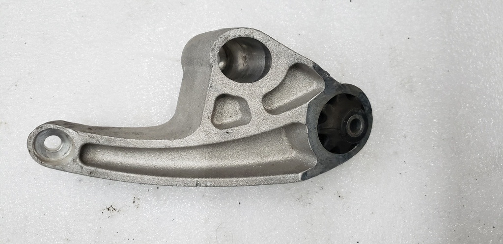 bracket, engine mounting - right rear (inc. 3)