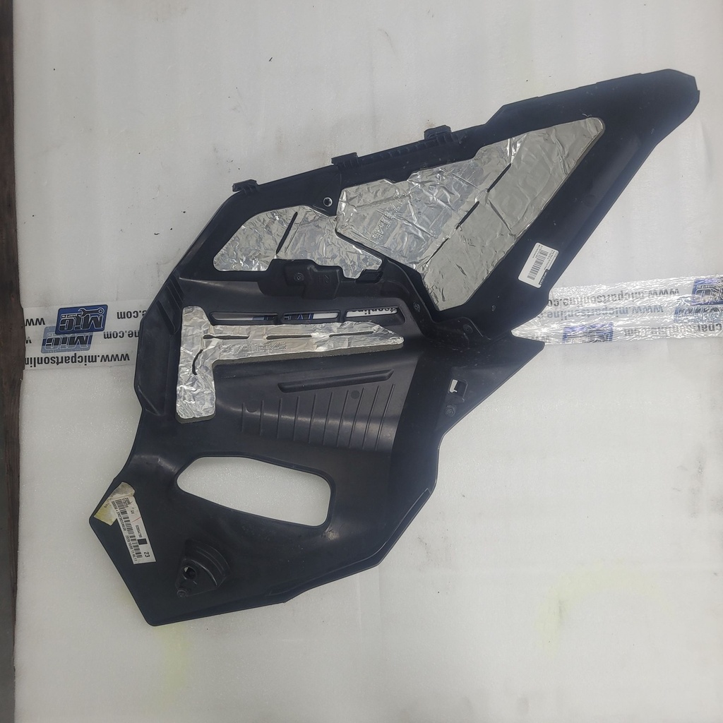 deep black, rh front panel