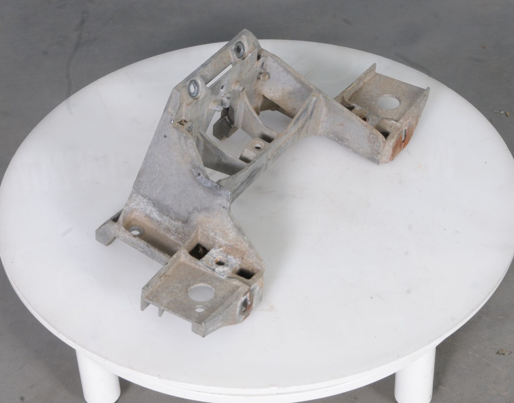 CAST BULKHEAD