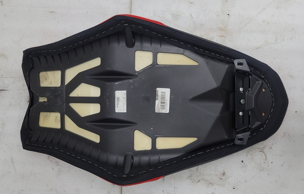asm-seat blk/indyred/titanium